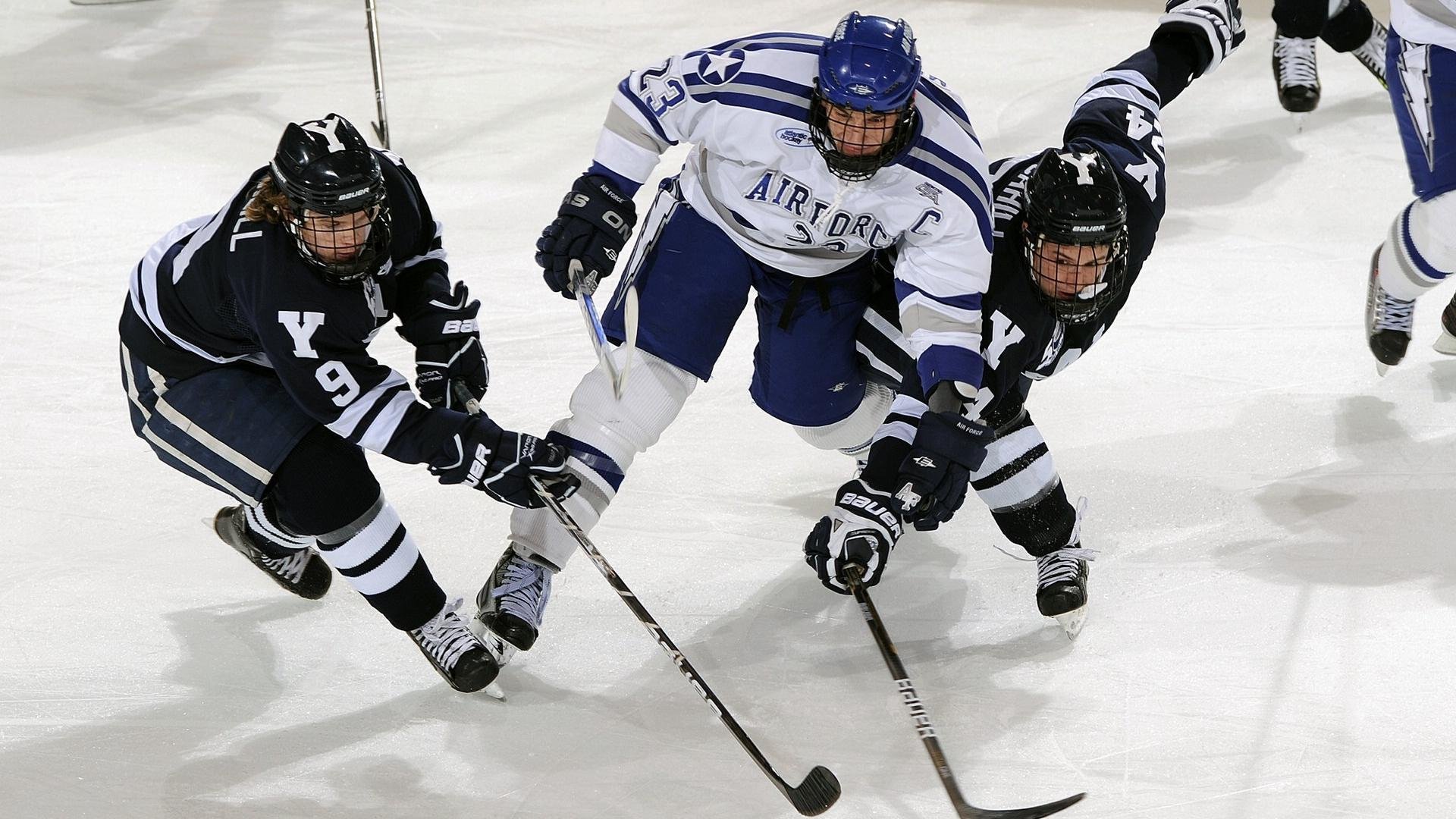 “东安湖体育公园：飞跃障碍，跑酷赛事上演极限表演”
