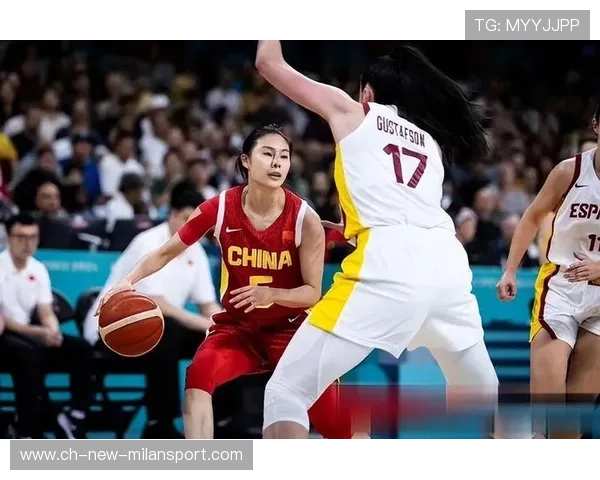 中国女篮在国际友谊赛中豪取胜利，士气高昂，中国女篮国际比赛